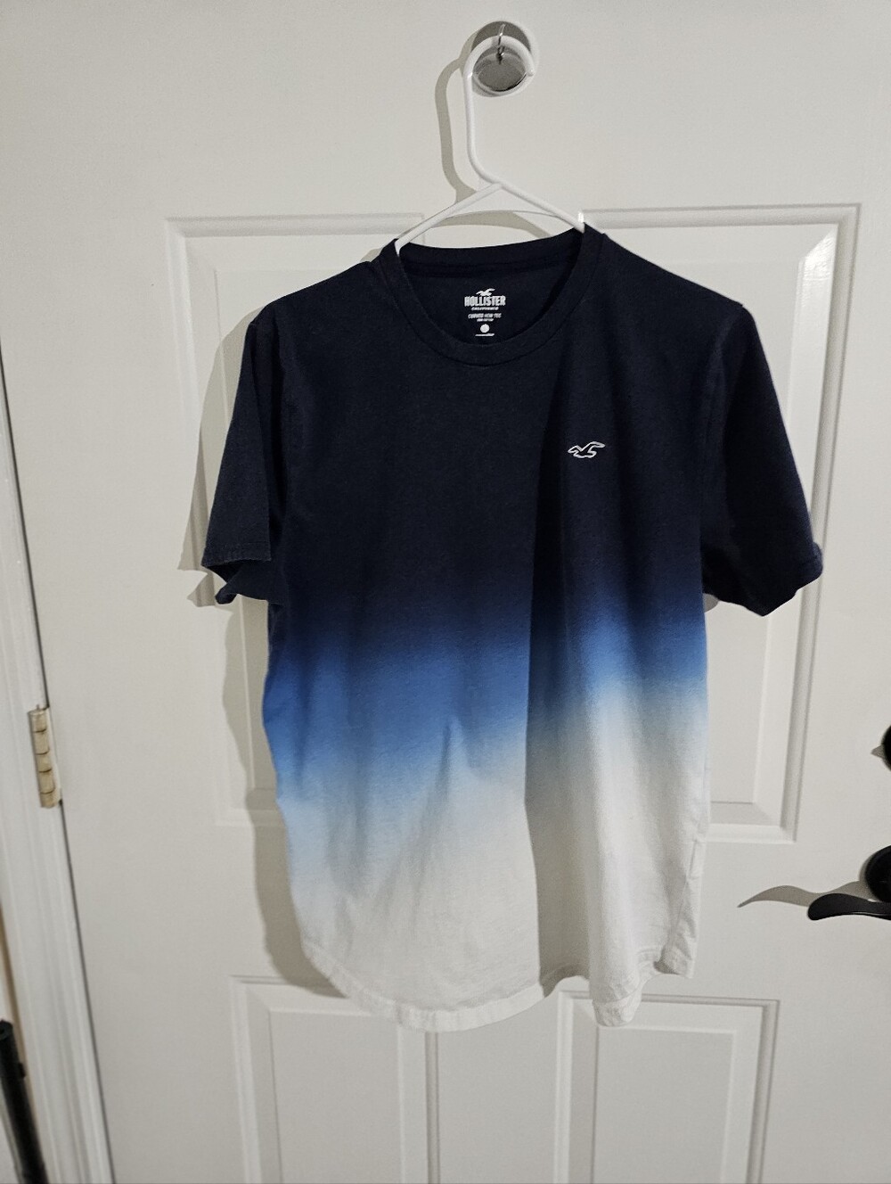 Hollister Men's Navy-to-Blue Ombre Crew Tee